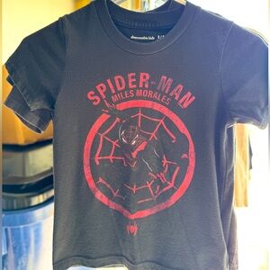 Gently used Abercrombie kids graphic T - size 5/6